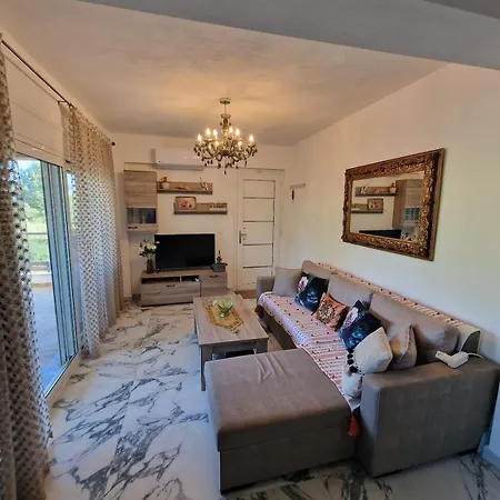 Victoria House * Polýgyros