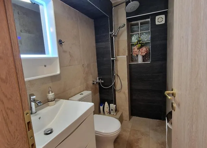 Victoria House Villa Polýgyros
