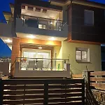 Victoria House *