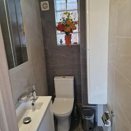 Victoria House * Polýgyros