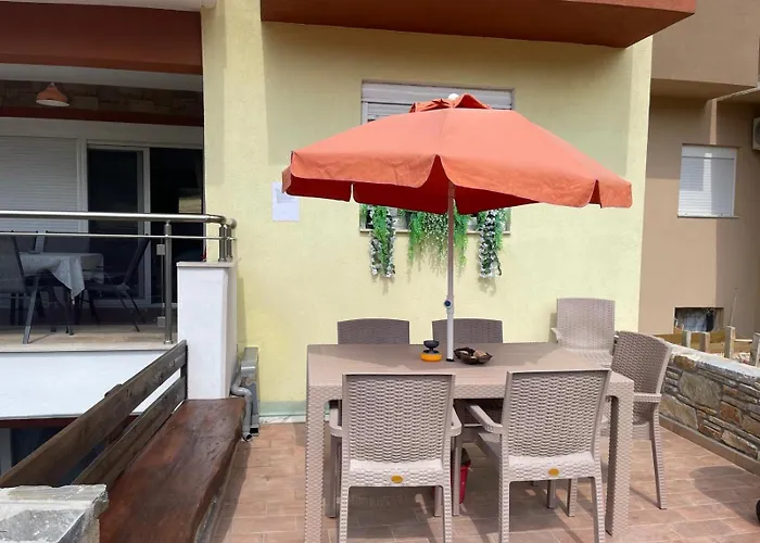 Victoria House Villa Polýgyros